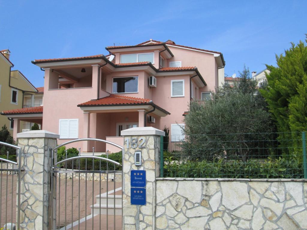 Apartments Villa Fernetich Premantura Luaran gambar