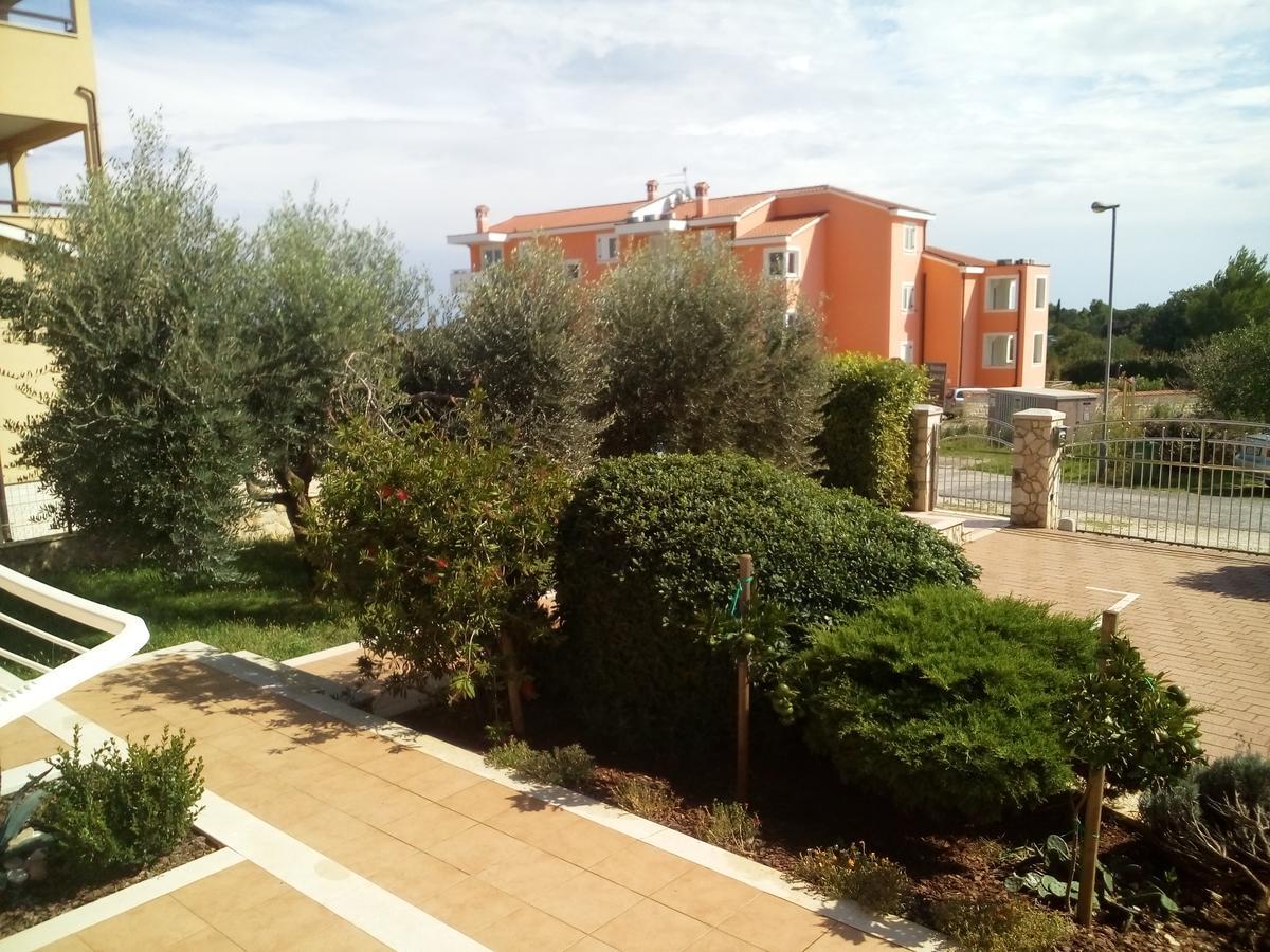 Apartments Villa Fernetich Premantura Luaran gambar