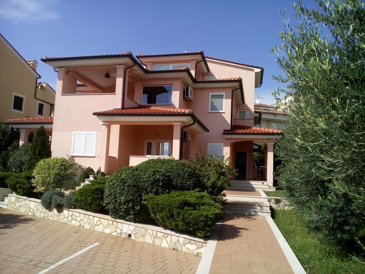 Apartments Villa Fernetich Premantura Luaran gambar